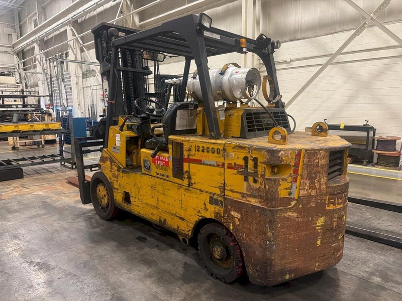 22,000 LBS ROYAL MODEL #TA220 LP GAS FORKLIFT: YOBRO #26400