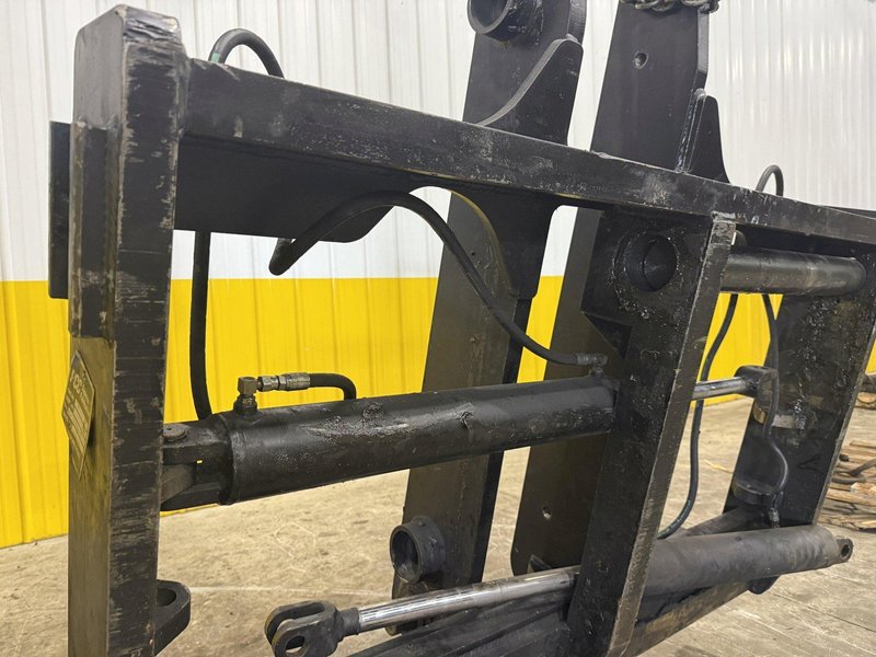 30,000 LBS SUPERIOR FAB MODEL #98-105-617 FORKLIFT MAST: YOBRO #23993