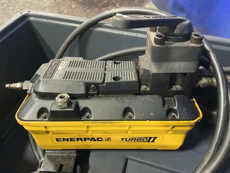 Enerpac 10,000 Psi / 700 Bar Turbo Ii Air Hydraulic Pump