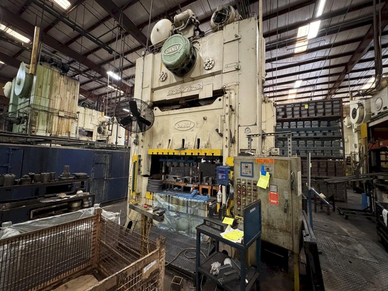 250 TON DANLY S2-250-72-42 STRAIGHT SIDE DOUBLE CRANK PRESS. STOCK # 0341525