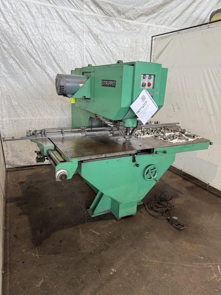 STRIPPIT SUPER 30/40 40-TON SINGLE STATION PUNCH PRESS W/ TOOLING INCLUDED. STOCK # 0774325