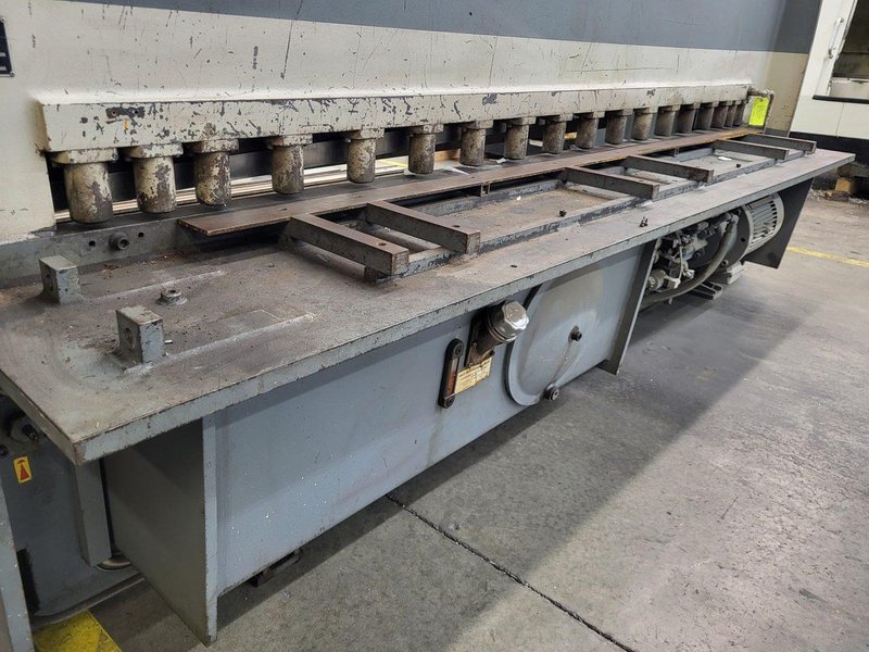 Atlantic 10′ 1/4″ Hydraulic Shear Model HDE 10 1/4