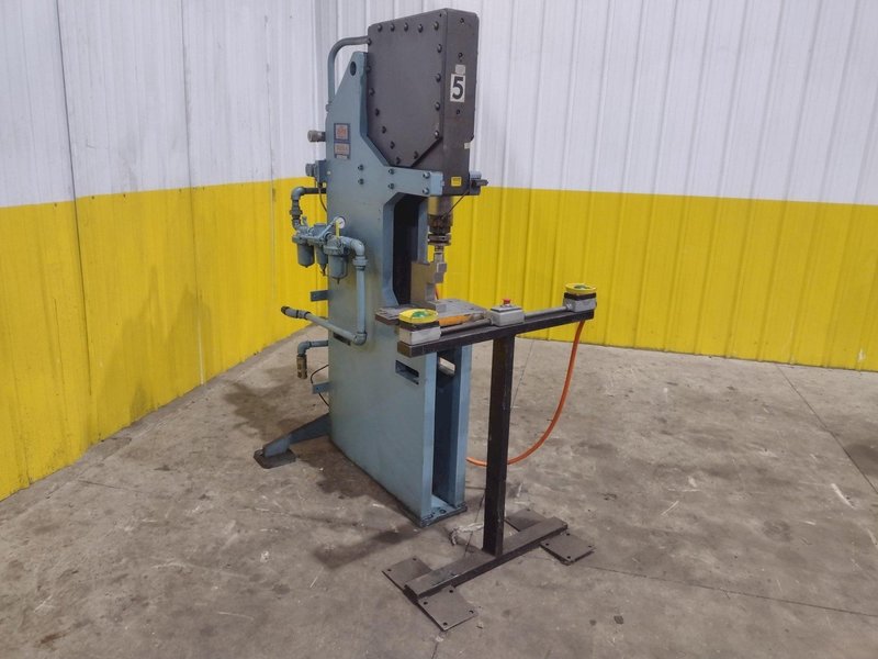 20 TON BTM MODEL #P20F TOG-L-LOC AIR TOGGLE SHEET METAL PRESS: YOBRO #24795