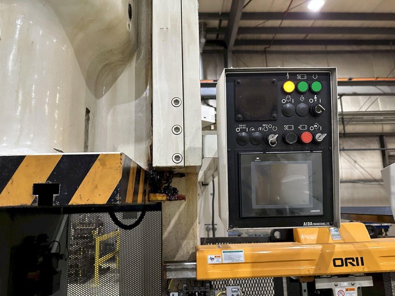 220 TON AIDA GAP FRAME STAMPING PRESS