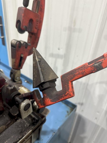 2" RIDGID MODEL # 1822- I BOLT &amp; PIPE THREADER: STOCK #77605