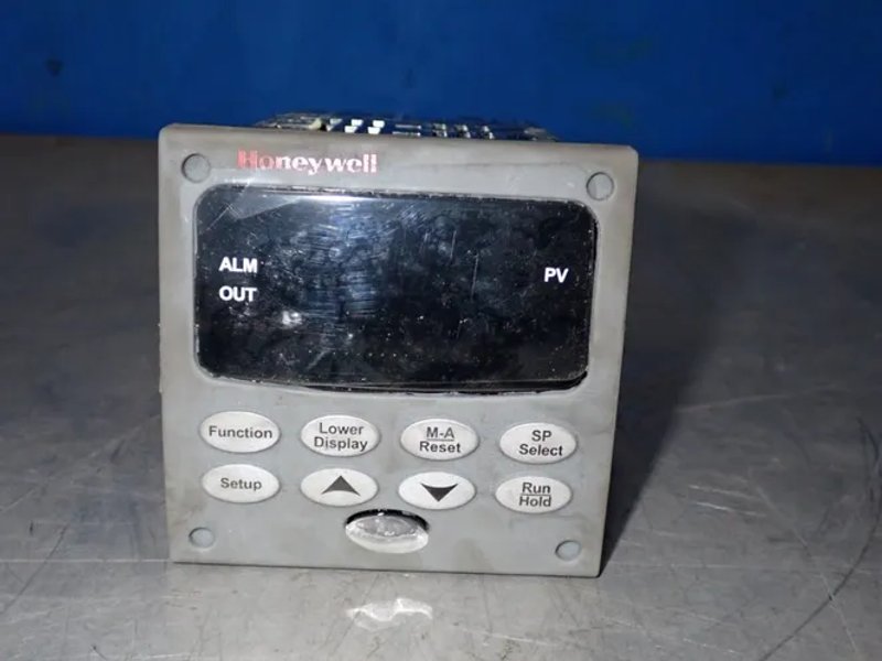 Honeywell  Udc2500 Controller  - Dc2500-ee-1a00-z10-00000-00-0