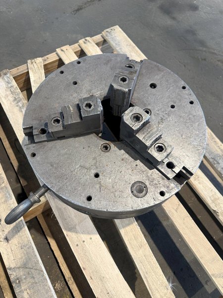 18" 3-JAW CHUCK. STOCK #1088626