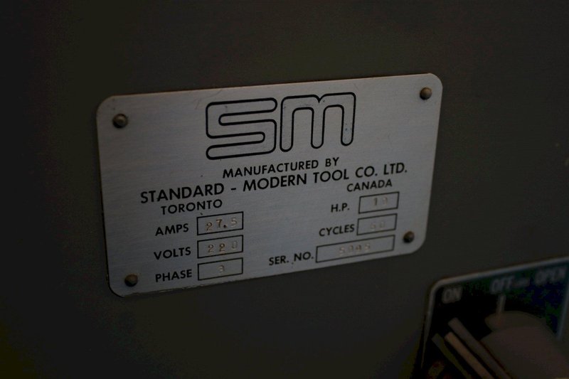 18" X 60" STANDARD MODERN ENGINE LATHE: STOCK #76247
