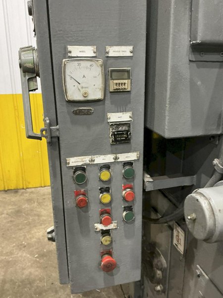 5 CU FT X 15 HP WHEELABRATOR TUMBLAST RUBBER BELT SHOT BLAST CABINET: YOBRO #25013