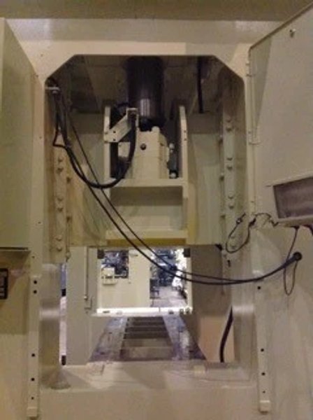 KOMATSU 220 TON ECCENTRIC GEAR 2 PT SS PRESS, STOCK# 13406J