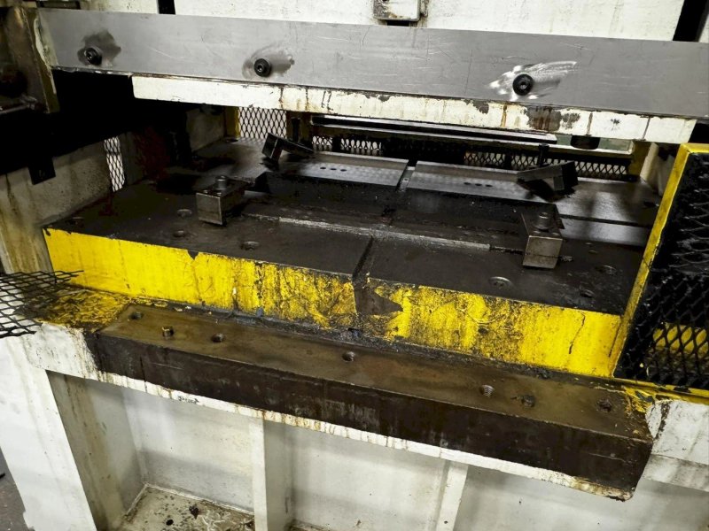 40 TON L&amp;J STRAIGHT SIDE PRESS: YOBRO #23910
