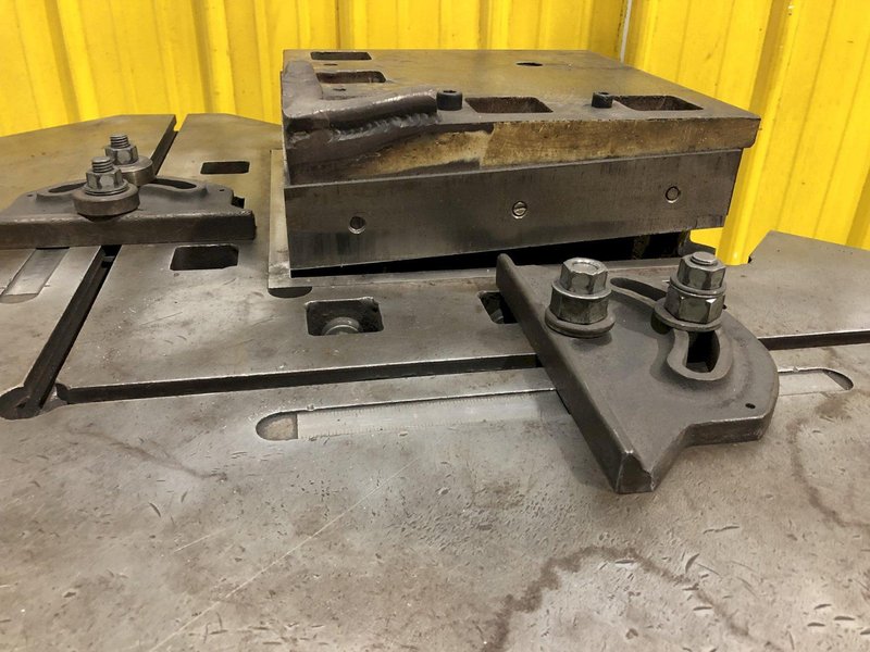 10" X 10" X 1/8" SAFAN MODEL #CN-250X3 HYDRAULIC NOTCHER: STOCK #19215