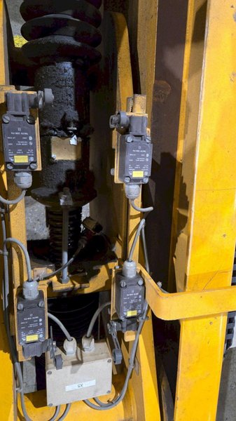 NEUERO 3275 15 TON VEHICLE LIFT USED
