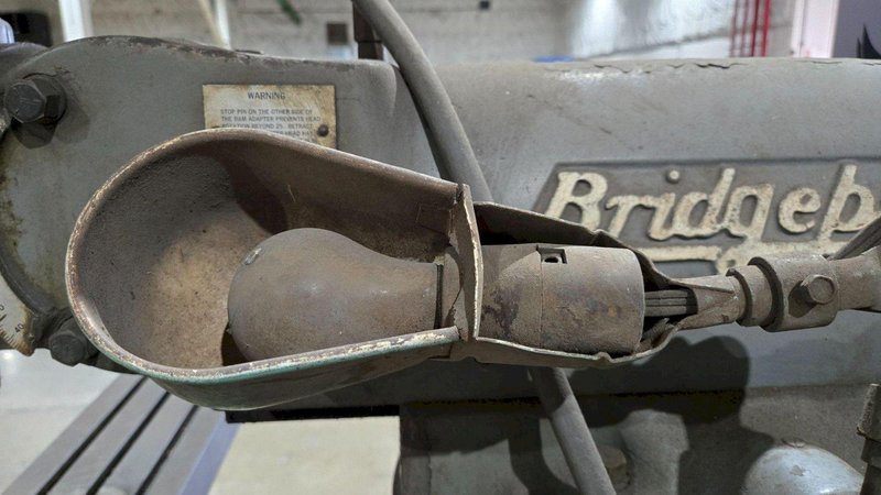 BRIDGEPORT 153367 VERTICAL MILL 1 1/2 HP 3 PH 230 V USED