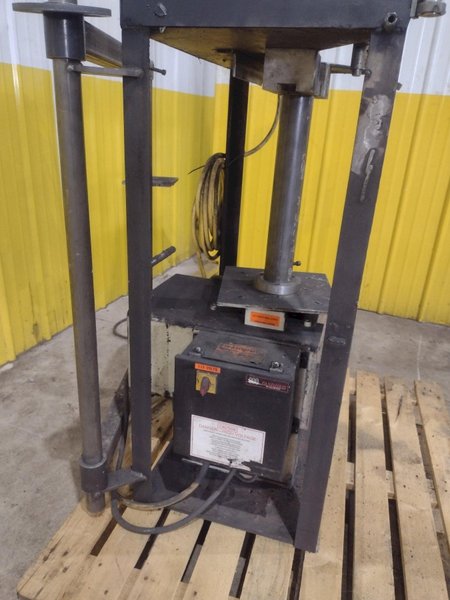 500 LB PANDJIRIS MODEL ALPHA 5-3 WELDING POSITIONER, 115 VOLT: STOCK #23359