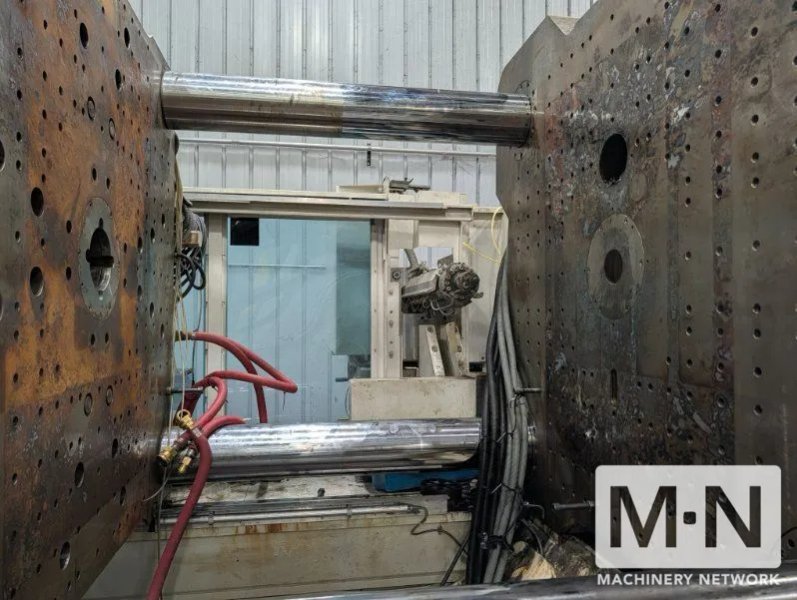 650 TON KRAUSS MAFFEI MODEL CXZL 650-3000/1400/750  THREE SHOT INJECTION MOLDING MACHINE MFG 2010