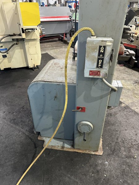 20" DOALL MODEL #2013V VERTICAL BANDSAW: STOCK #77719