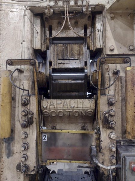 800 TON BLISS MODEL #26 KNUCKLE JOINT PRESS, 2.5" STROKE: STOCK #21707