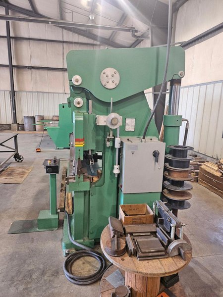 175 TON X 12' ACCURPRESS 717512 HYDRAULIC PRESS BRAKE. STOCK # 1088926