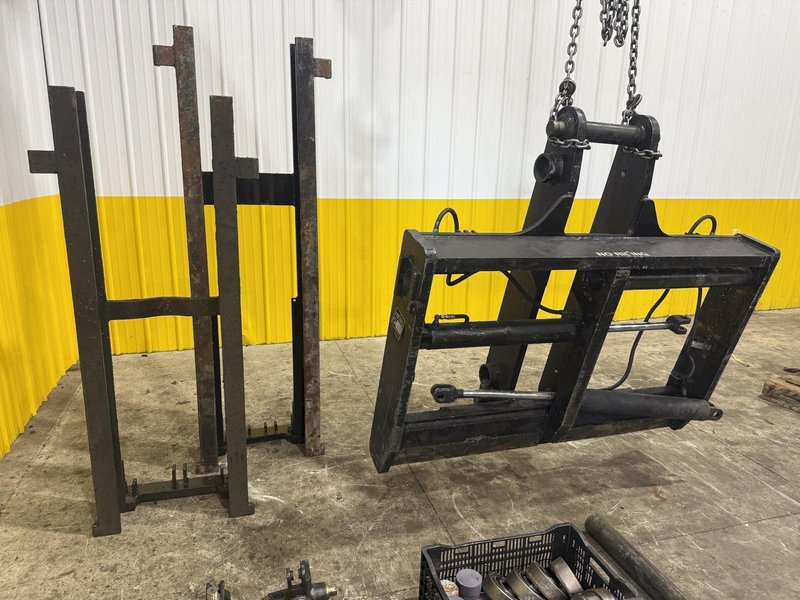 30,000 LBS SUPERIOR FAB MODEL #98-105-617 FORKLIFT MAST: YOBRO #23993