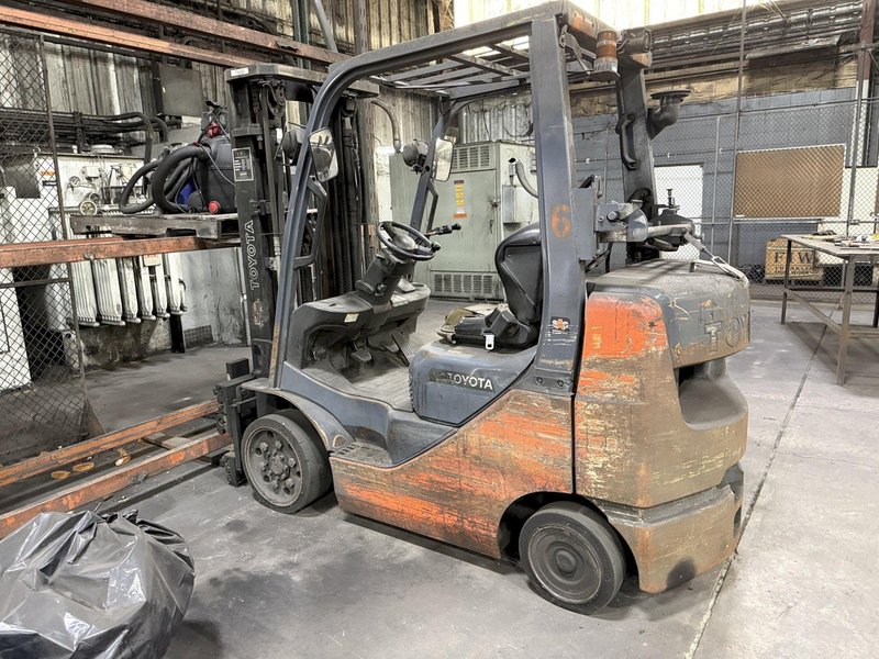 Toyota model 8FGCU25 L/p powered fork lift truck s/n 47976, 3500# capacity, 189" lift, squeeze forks