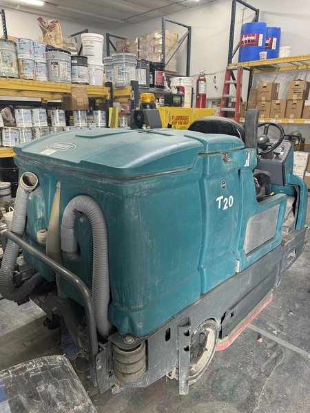Tennant Floor Scrubber T-20, 2012 – 1 of 2