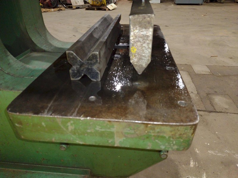 140 TON PIRANHA MODEL #PII HYDRAULIC IRONWORKER: STOCK 19838