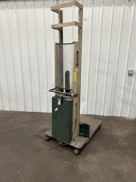 1000 LB BEECH HYDRAULIC STACKER:  STOCK #77446