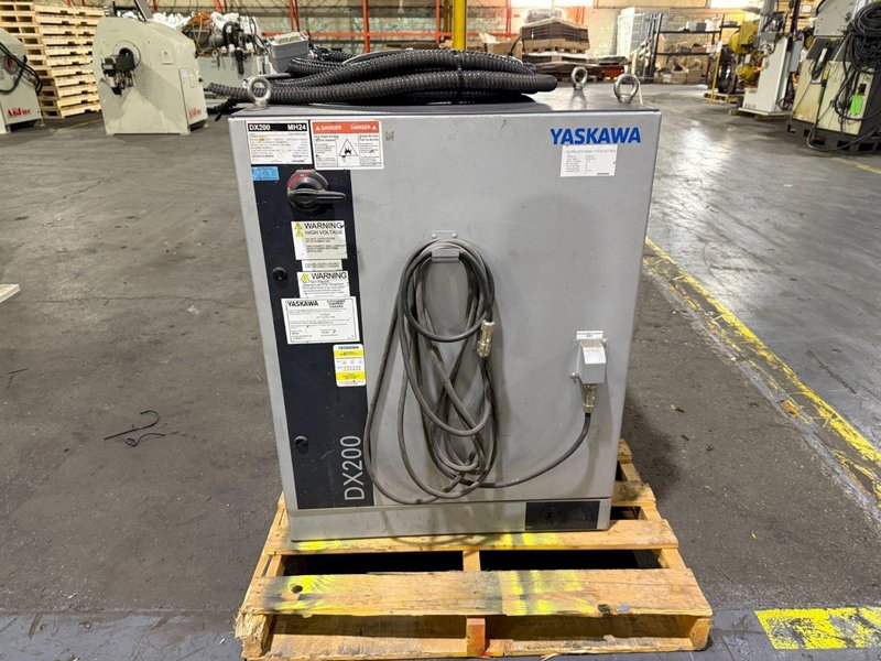YASKAWA MOTOMAN-MH24 w/ DX200 Controller USED **Missing Teach Pendant**