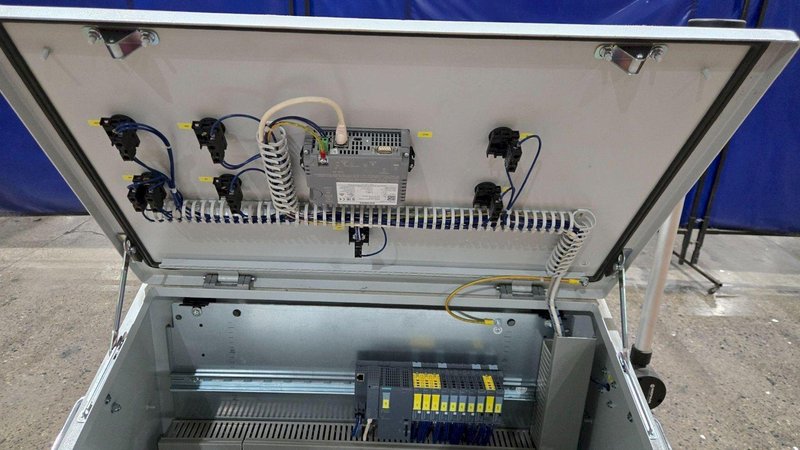 NEUERO CONTROL PANEL FOR LITING JACKS PANEL USED