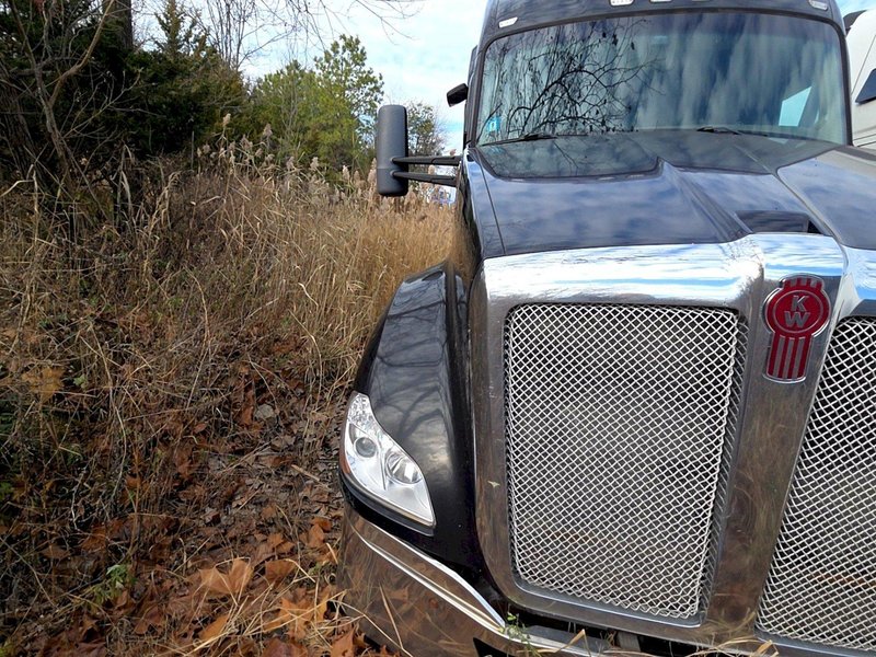 Kenworth T680 Sleeper Truck, 2015 – PACCAR MX-13, Automated Transmission, 76″ Sleeper