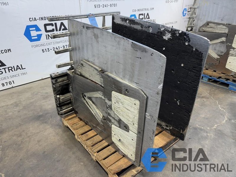 2,500 LB. CASCADE MODEL 25D-CCS-35AR1 HYDRAULIC CARTON CLAMP ATTACHMENT