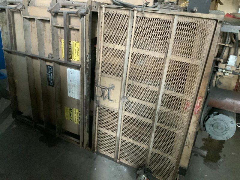 48" X 30" VALUE-LINE MODEL #KXD-48 HYDRAULIC VERTICAL BALER. STOCK # 1263122