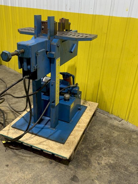 2 HP RICHARDS VERTICAL / HORIZONTAL RAM-TYPE HYDRAULIC BENDER: STOCK #16193
