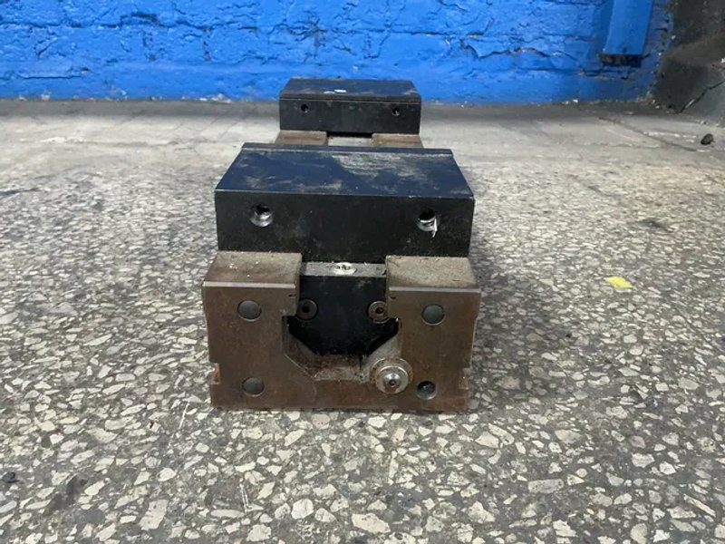 Chick  6”  Vise - Bl6