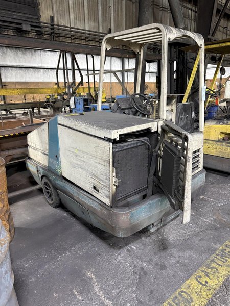 Tennant model 383 floor sweeper s/n 383-5005 not in service