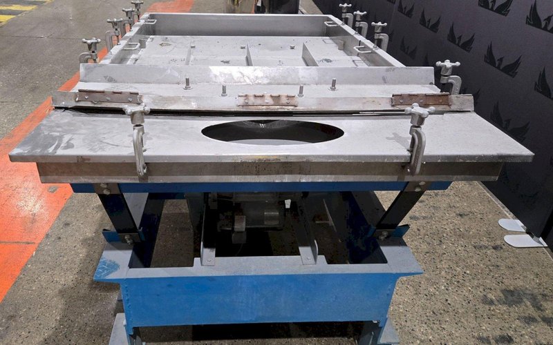 WITTE  LINEAR VIBRATING SCREEN TABLE 700 – 900 RPM  USED