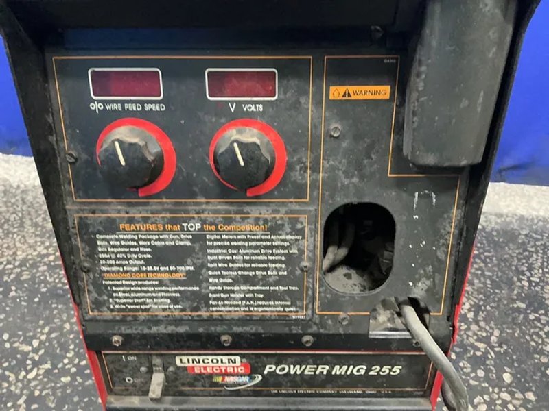 Lincoln Electric 250 A Welder - Power Mig 255