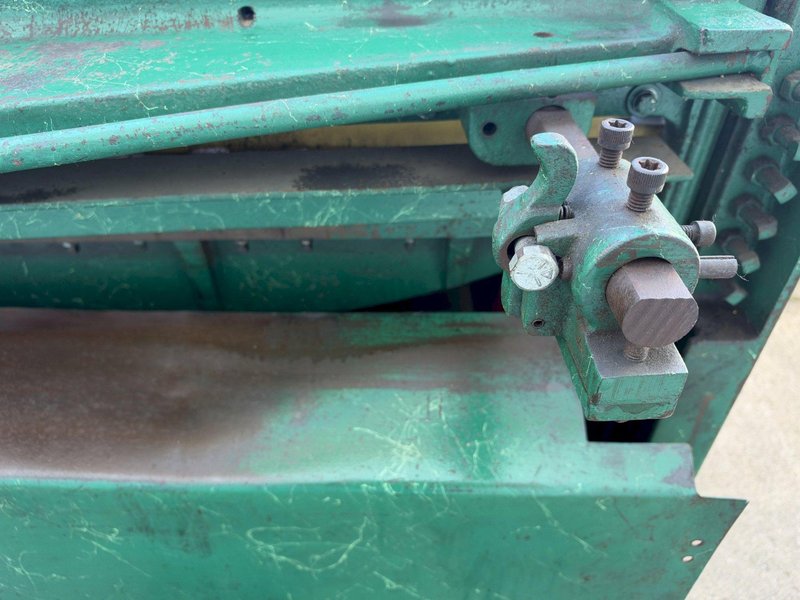 National 52" 10 Gauge Hydraulic Shear
