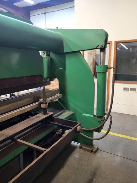 Accurpress 130 Ton X 10′ Hydraulic Press Brake Model 713010, Backgauge, 1990