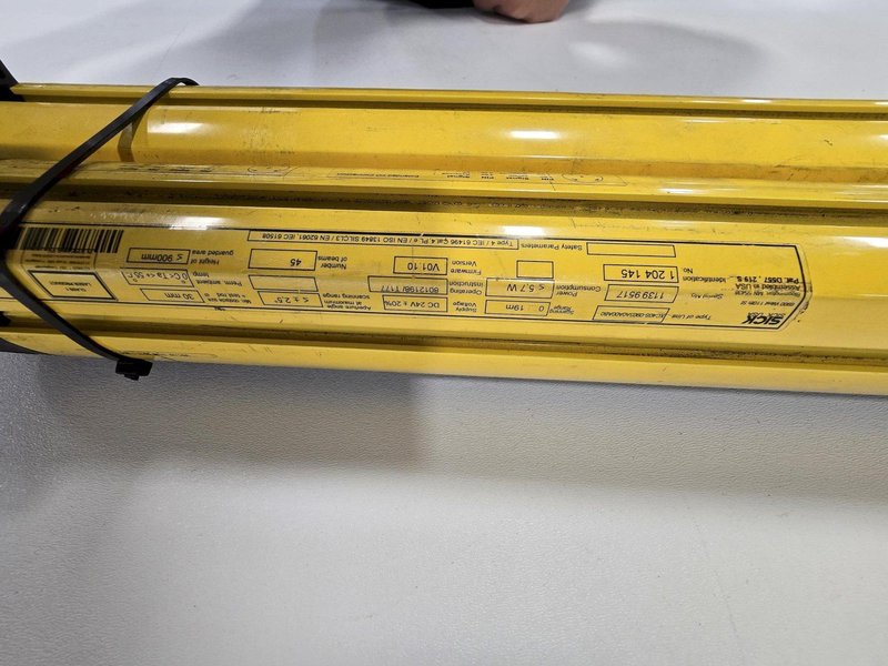 SICK XC40E-0903A0A0CAB0/XC40S-0903A0A0CAB0 LIGHT CURTAIN SET USED