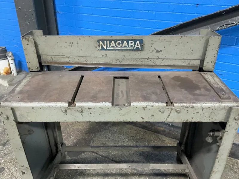 Niagara Machine And Tool Works Mild Steel 30.75” 16 Us Std Gauge Foot Operated Squaring Shear - 30-f