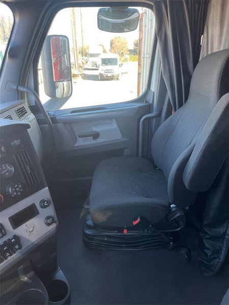 2021 Freightliner Cascadia 1FUJHHDR2MLML7306