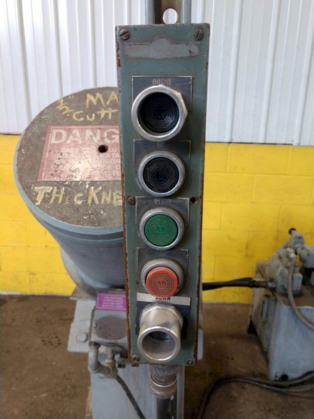 6" X 6" X 1/2" WHITNEY MODEL 609-250 HYDRAULIC ANGLE SHEAR