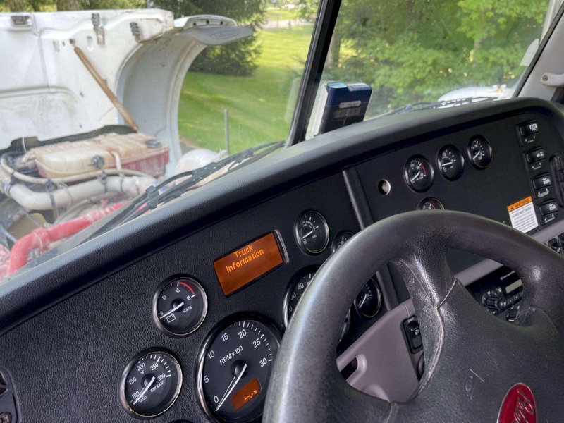 2011 Peterbilt 367 Flat Top 
w/36” Sleeper and an Air Compressor
