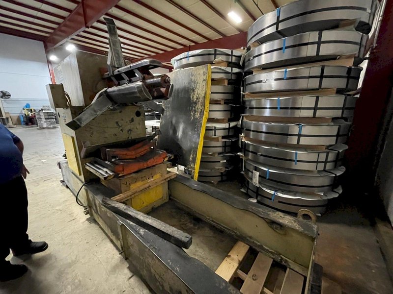 10,000 lbs x 36" Dallas Coil Reel and Powered Straightener
