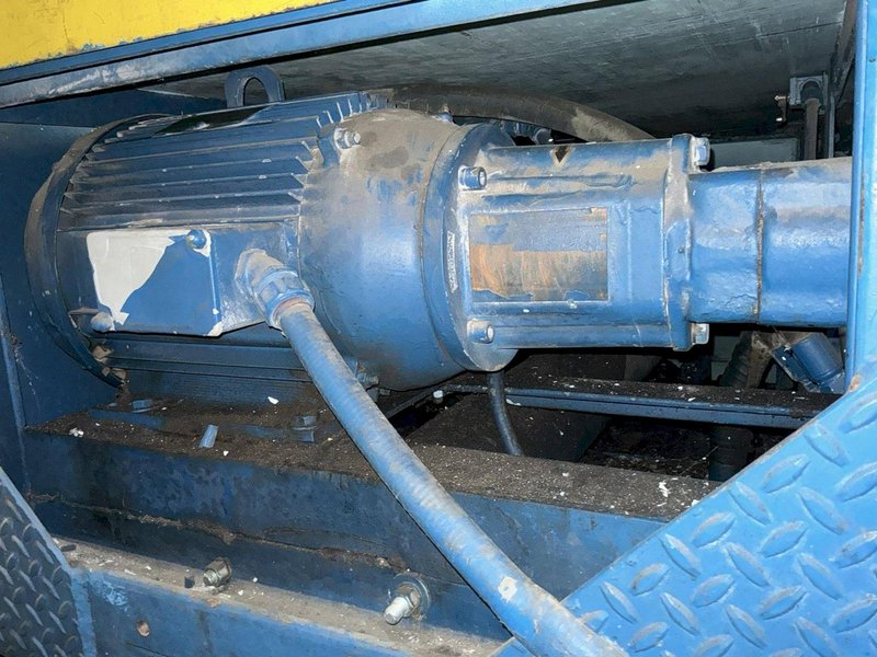30" X 36" X 72" BALEMASTER CLOSED DOOR HORIZONTAL HYDRAULIC BALER: YOBRO #24585