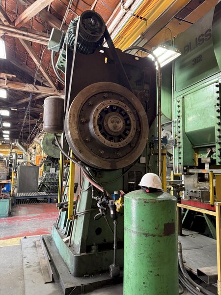 700 TON NATIONAL MAXIPRESS FORGING PRESS. STOCK #1087026