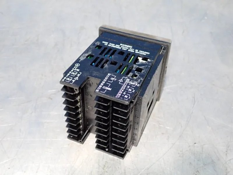 Honeywell  Udc2500 Controller  - Dc2500-ee-1a00-z10-00000-00-0