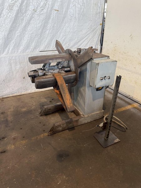 2500 LB X 12" AMERICAN MODEL 60 MOTORIZED UNCOILER. STOCK # 0883725